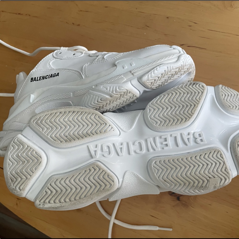 Womens Balenciaga Sneakers. - Picture 4 of 9